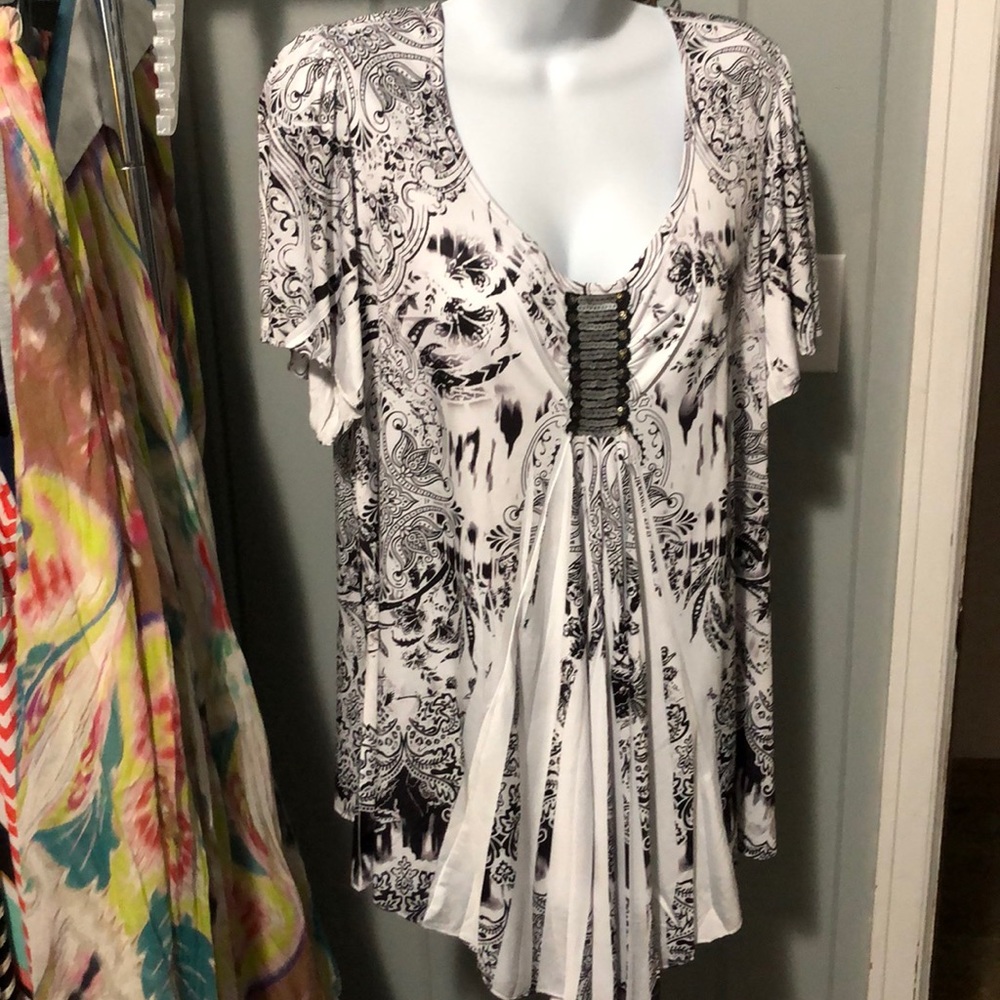 World Unity white and black tee size 1X